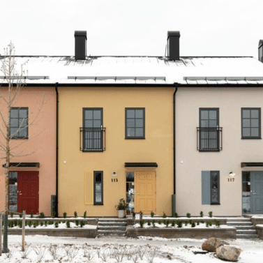 Radhus i olika färger.