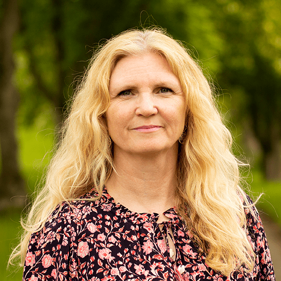 Porträttbild på Maria Flock Åhlander